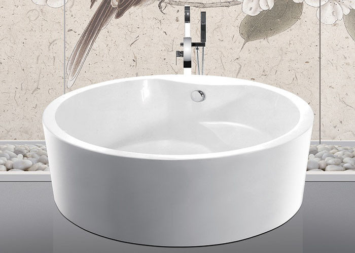 Petite baignoire libre ronde faite sur commande avec le drain automatique 1500x1500x600mm fournisseur